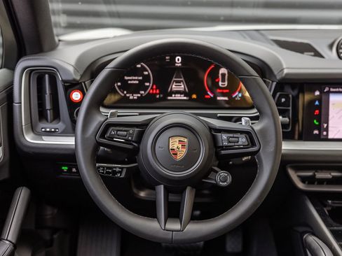 Used 2025 Porsche Cayenne Coupe image 14