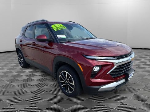 Used 2025 Chevrolet TrailBlazer LT AWD/4WD image 6