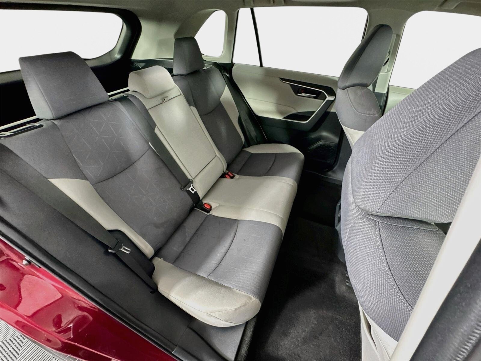 Used 2019 Toyota RAV4 XLE w/ Convenience Package FWD image 27