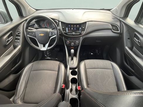 Used 2018 Chevrolet Trax LT w/ LT Convenience Package AWD/4WD image 27