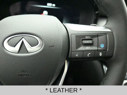 Certified 2025 INFINITI QX60 Luxe image 12