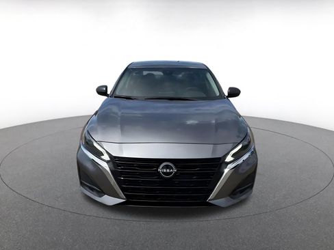 Used 2025 Nissan Altima 2.5 SV FWD image 4
