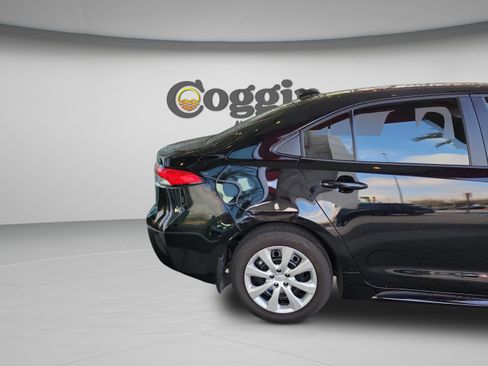 Certified 2025 Toyota Corolla LE image 3