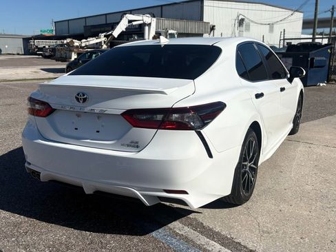 Used 2022 Toyota Camry SE image 3