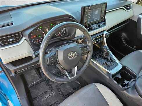 Used 2019 Toyota RAV4 XLE Premium image 9