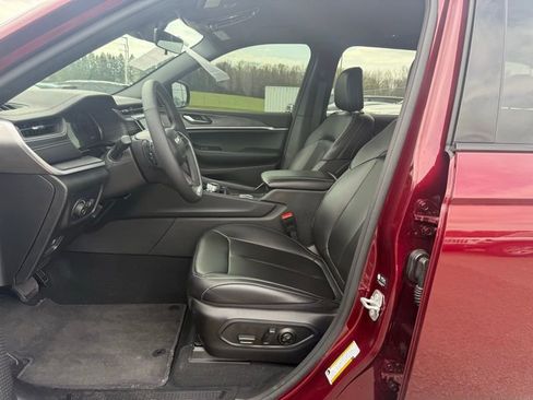 Used 2025 Jeep Grand Cherokee Limited w/ Trailer Tow Package image 10