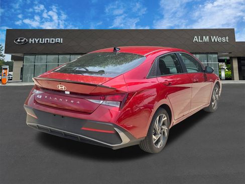 Used 2025 Hyundai Elantra Sport FWD image 5
