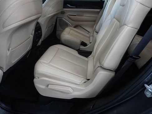 Used 2022 Jeep Grand Cherokee L Limited AWD/4WD image 22