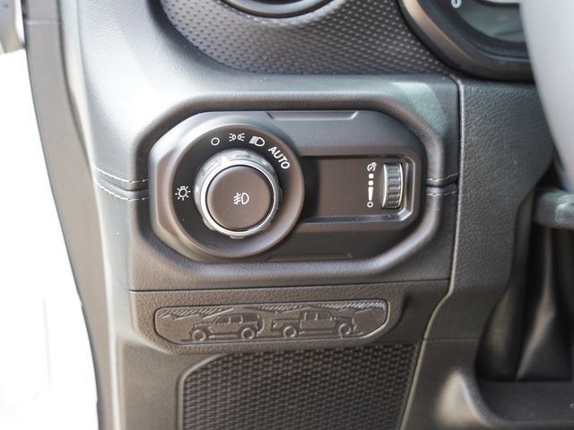Used 2026 Jeep Wrangler Unlimited Rubicon AWD/4WD image 18