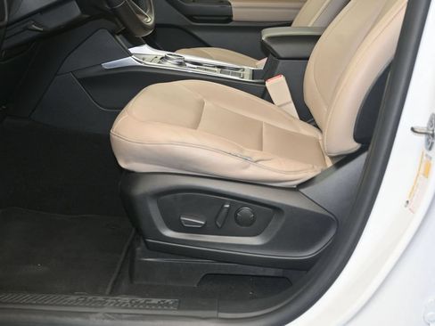 Used 2020 Ford Explorer XLT w/ Equipment Group 202A RWD image 21