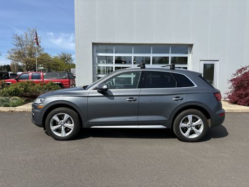 Used 2020 Audi Q5 Prestige w/ Prestige Package image 2