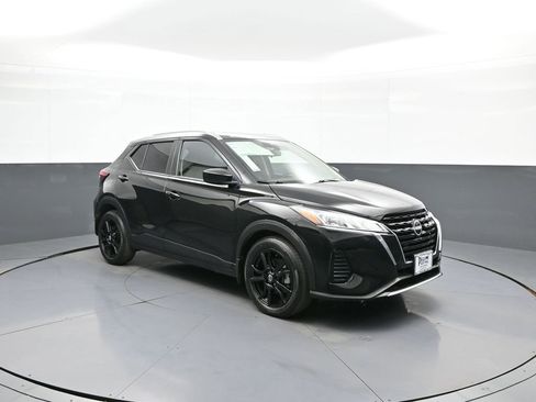 Used 2023 Nissan Kicks SV image 4