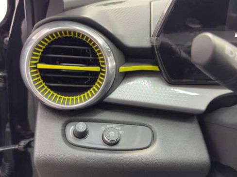 Used 2024 Chevrolet Trax LT w/ Driver Confidence Package image 26