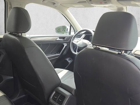 Used 2023 Volkswagen Tiguan SE w/ Panoramic Sunroof Package FWD image 25