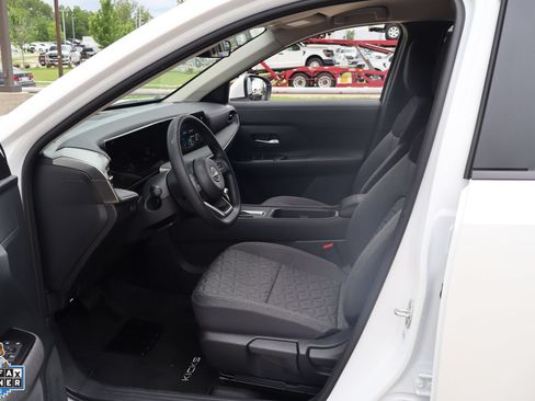 Used 2025 Nissan Kicks SV FWD image 25