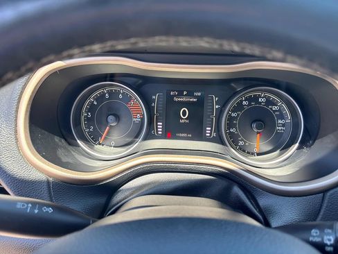 Used 2016 Jeep Cherokee Latitude w/ Comfort/Convenience Group AWD/4WD image 15