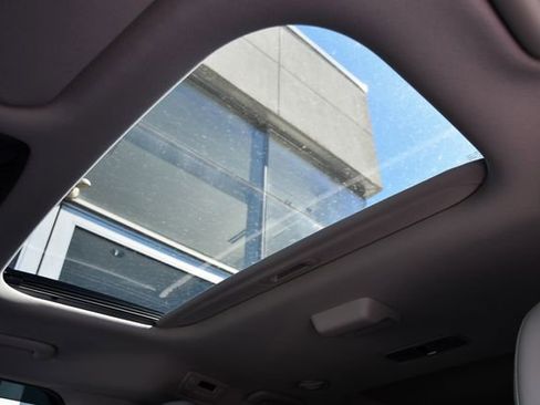 Used 2025 Kia Carnival SX Prestige FWD image 17