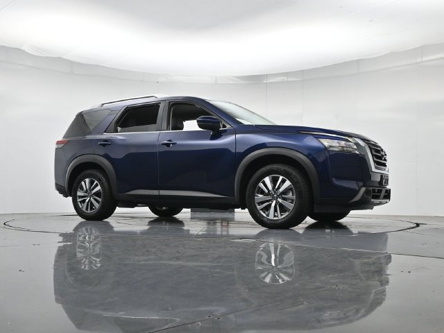 Used 2025 Nissan Pathfinder SL FWD image 36