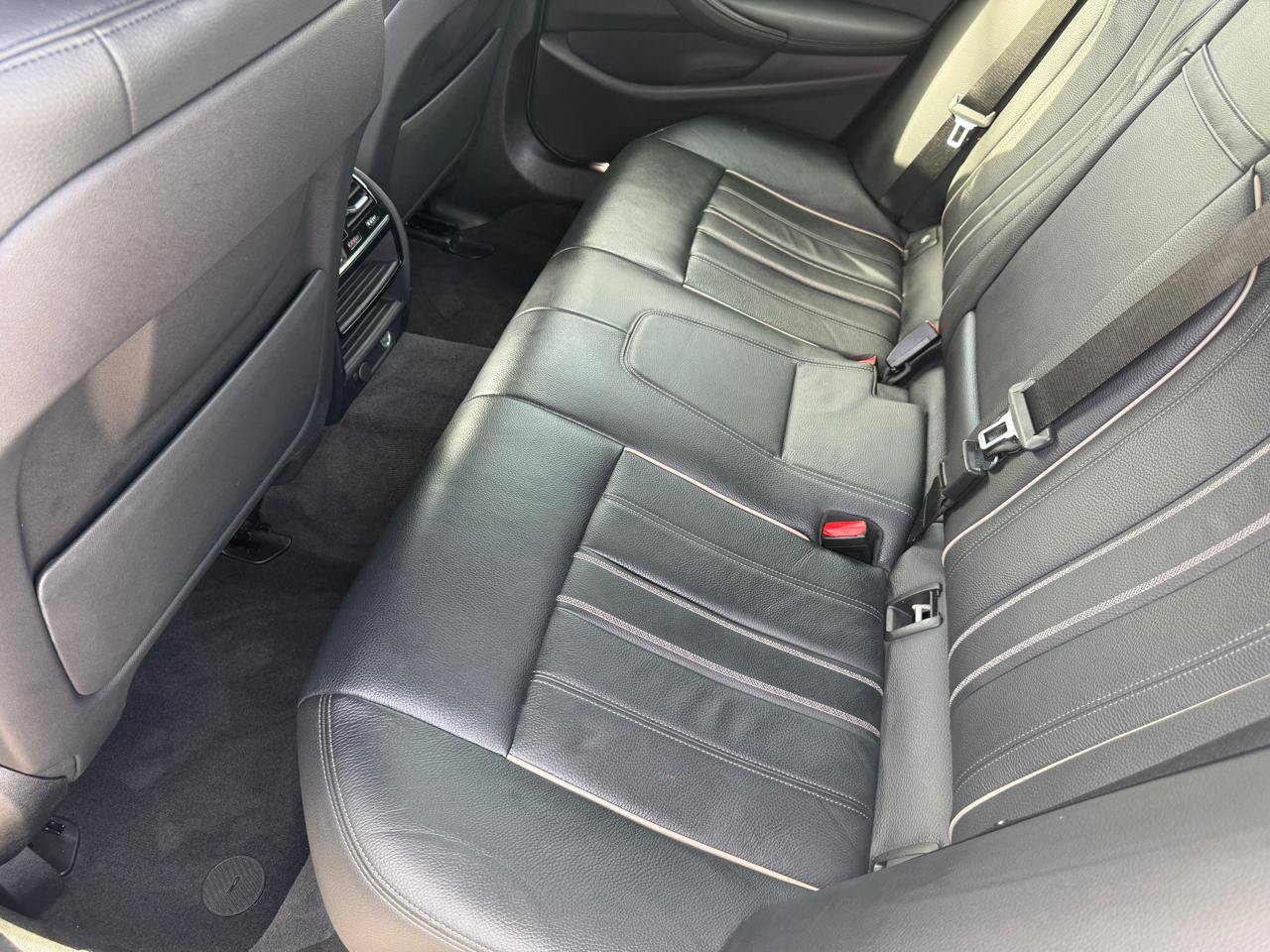 Used 2019 BMW 530e w/ Convenience Package RWD image 25