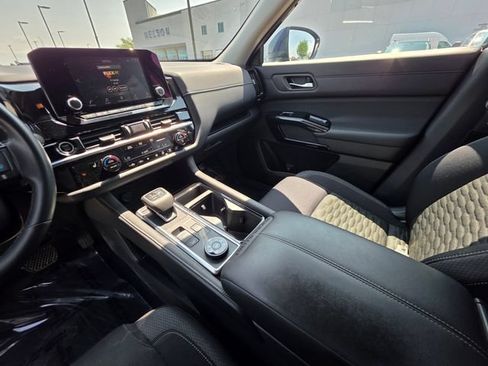 Used 2022 Nissan Pathfinder SV AWD/4WD image 22