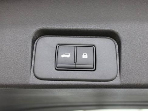 Certified 2026 Nissan Rogue SV FWD image 29