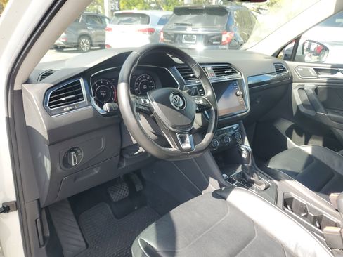 Used 2018 Volkswagen Tiguan SEL Premium image 15