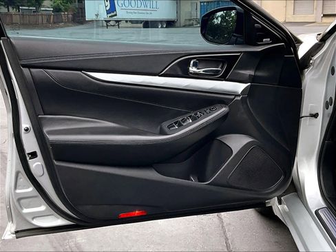 Used 2018 Nissan Maxima SR FWD image 26