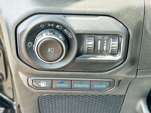 Used 2022 Jeep Wrangler Unlimited Rubicon 4xe AWD/4WD image 10