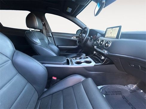 Used 2018 Kia Stinger GT2 image 14