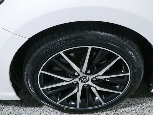 Used 2022 Toyota Camry SE FWD image 11