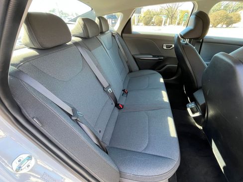 Used 2025 Kia K4 LXS image 37