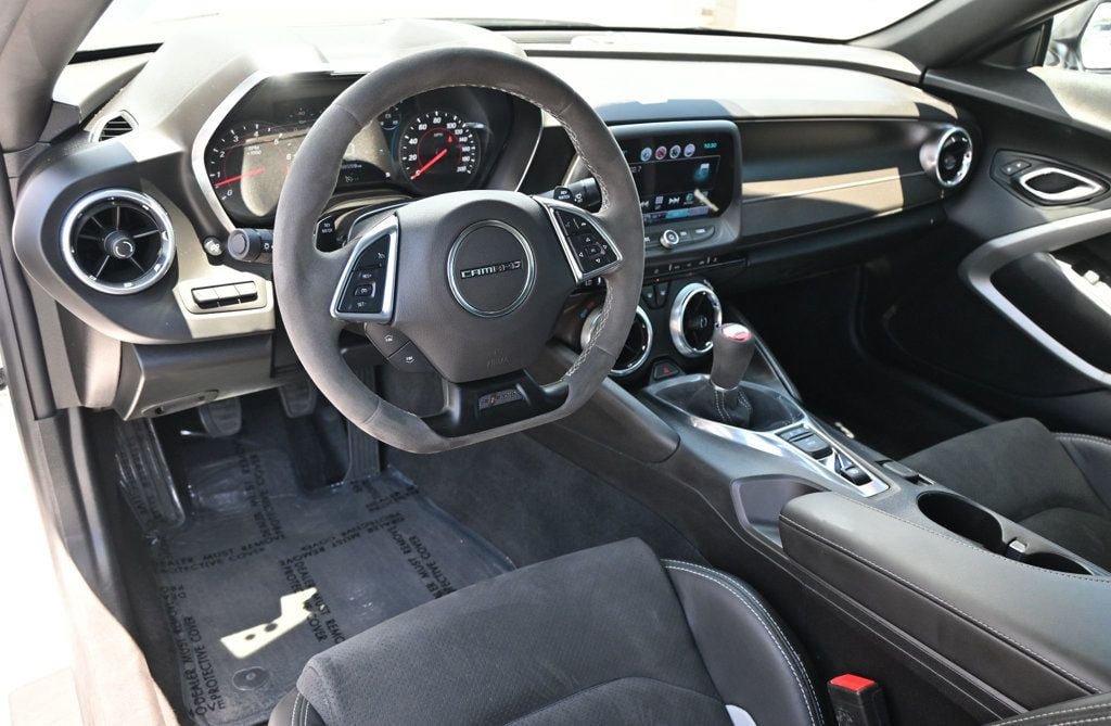 Used 2017 Chevrolet Camaro SS RWD image 11