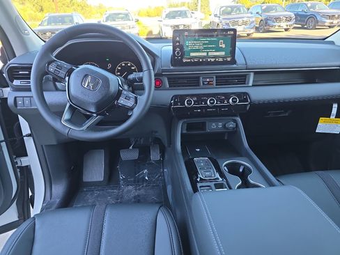 New 2025 Honda Pilot Touring image 16