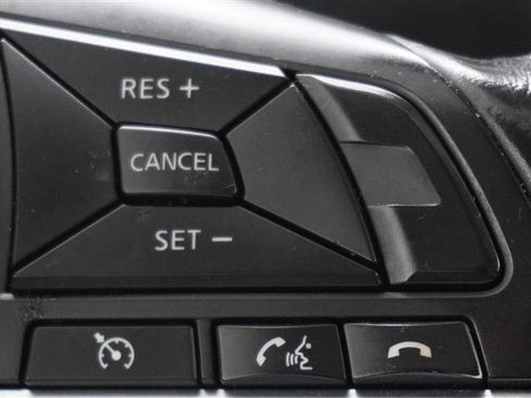 Used 2018 Nissan Rogue Sport SV w/ SV All-Weather Package AWD/4WD image 18