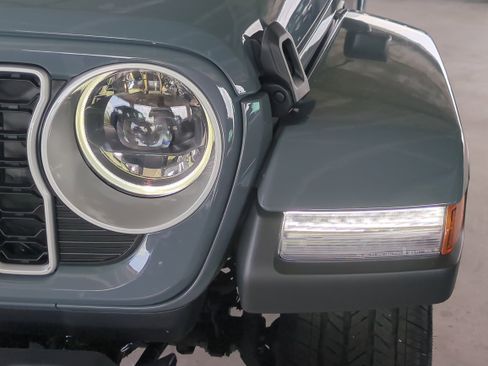 New 2026 Jeep Wrangler Sahara AWD/4WD image 10