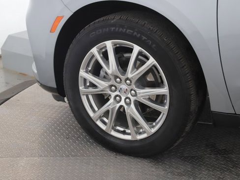 Used 2024 Buick Enclave Essence image 13