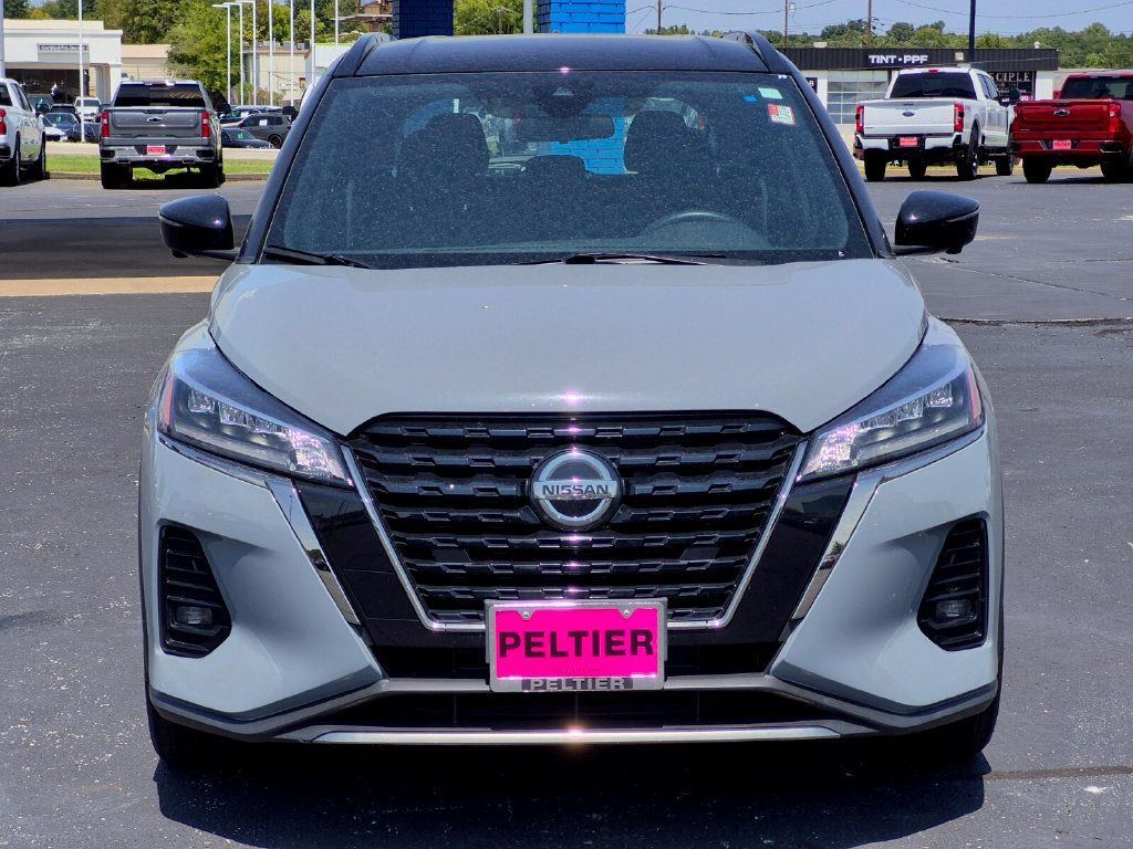 Used 2021 Nissan Kicks SR FWD image 2