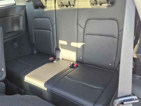 New 2025 Nissan Pathfinder Platinum image 7