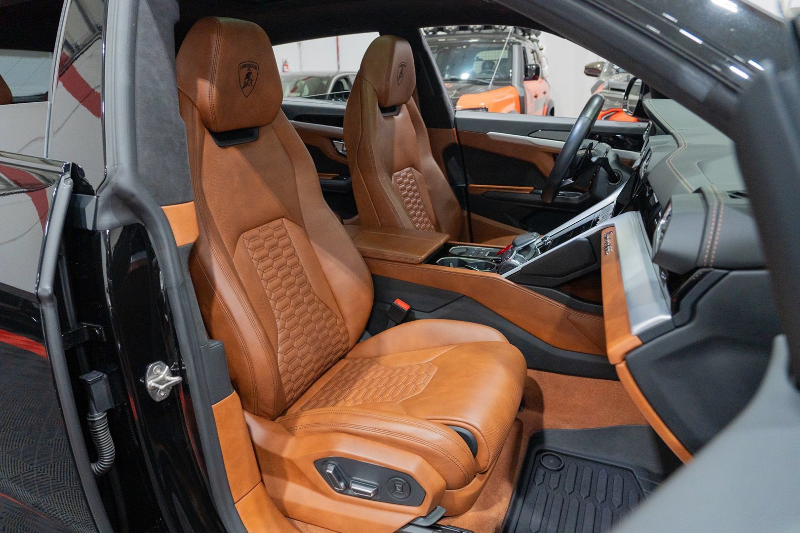 Used 2021 Lamborghini Urus AWD/4WD image 51