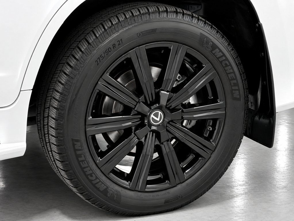 Used 2020 Lexus LX 570 4WD w/ Luxury Package image 14