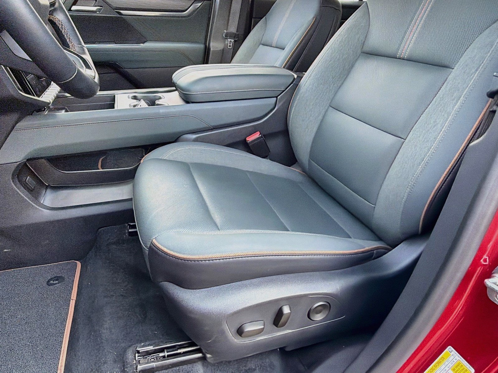 Used 2025 GMC Acadia AT4 AWD/4WD image 12