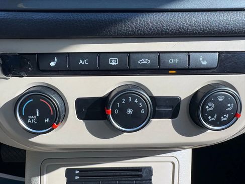 Used 2015 Volkswagen Tiguan SE image 16