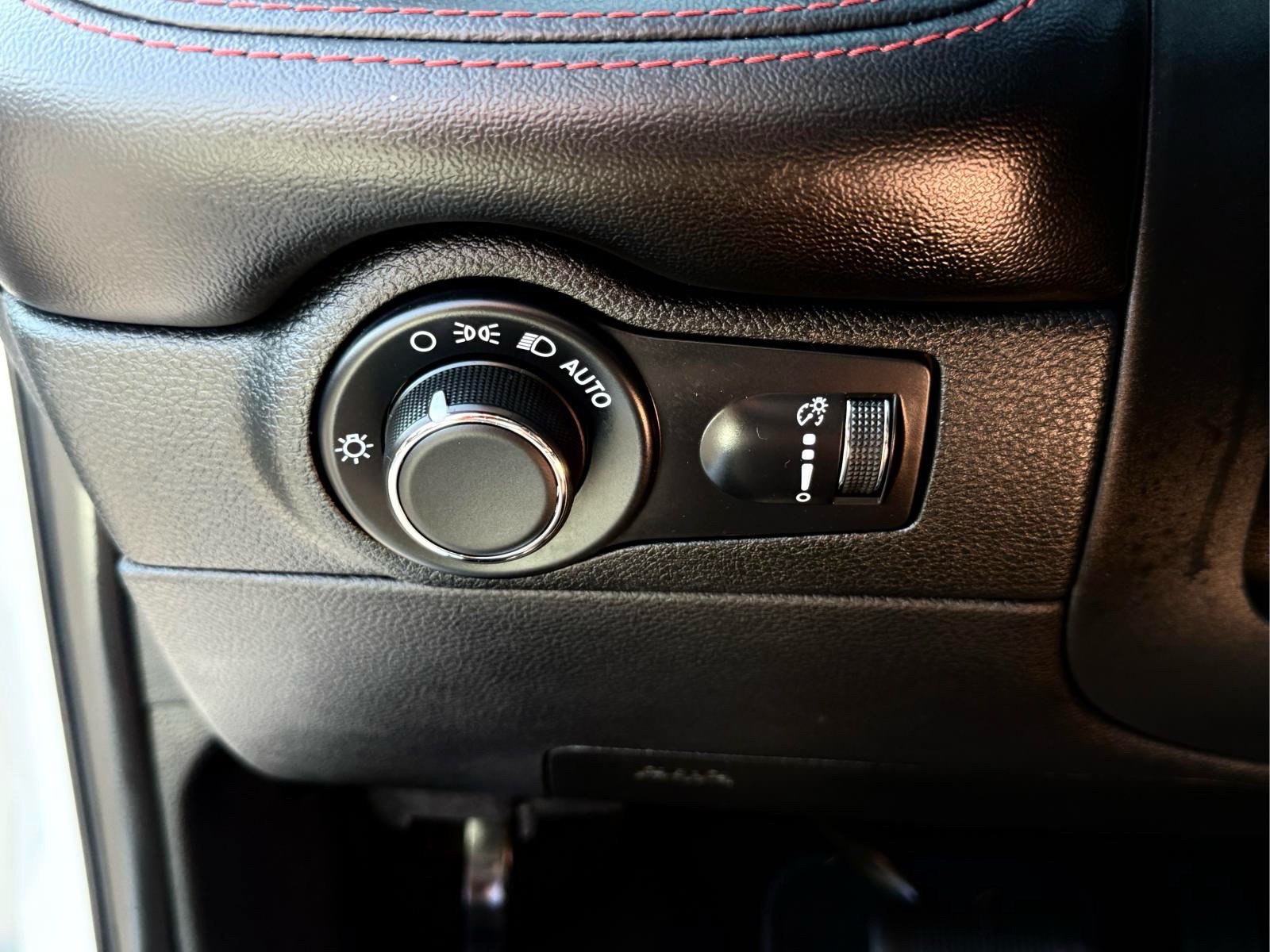 Used 2025 Dodge Durango GT AWD/4WD image 23