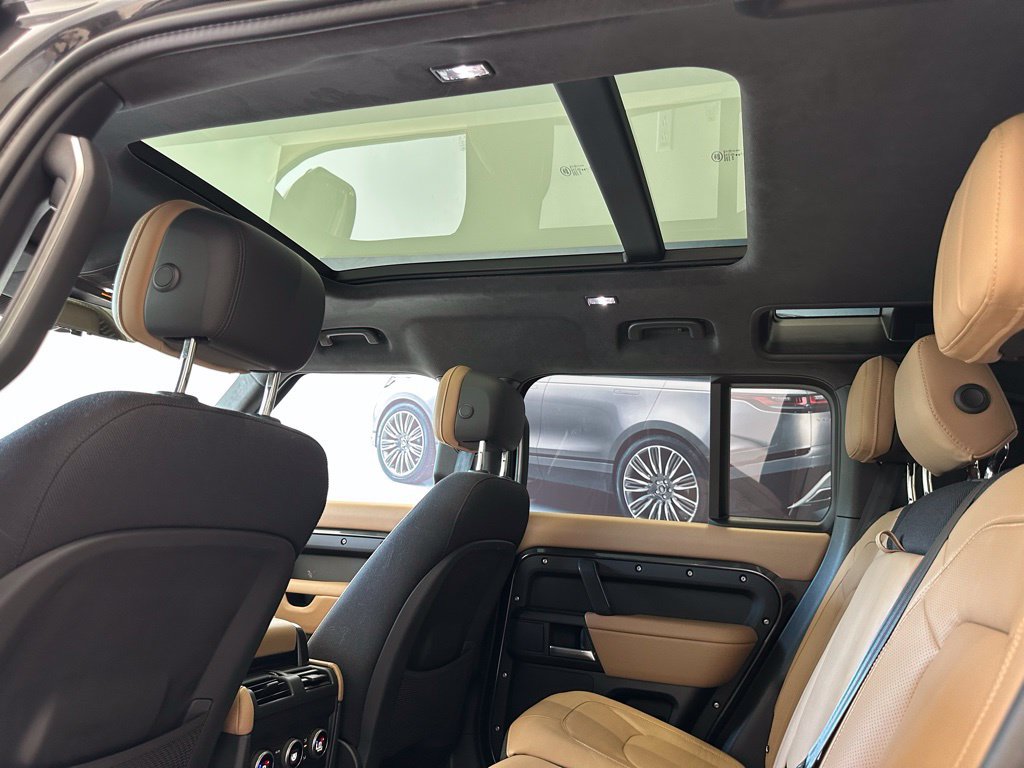 New 2025 Land Rover Defender 110 V8 AWD/4WD image 10