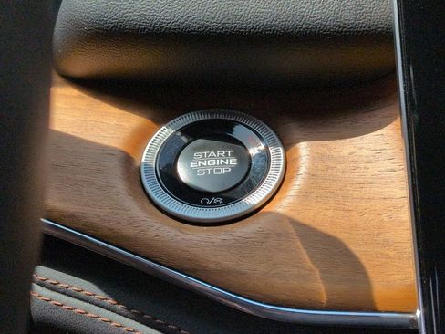 Used 2025 Jeep Grand Cherokee L Summit AWD/4WD image 28
