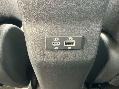 Used 2025 Nissan Kicks SV w/ Charging Package image 17