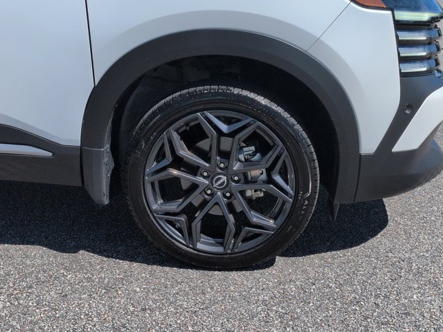 Certified 2026 Nissan Kicks SR FWD image 11