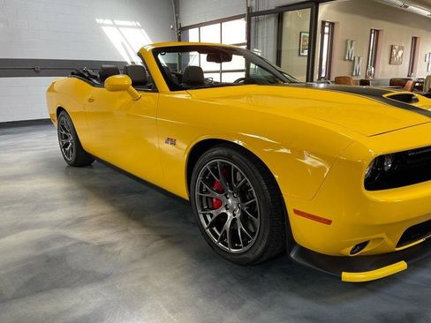 Used 2017 Dodge Challenger SRT w/ Technology Group image 9