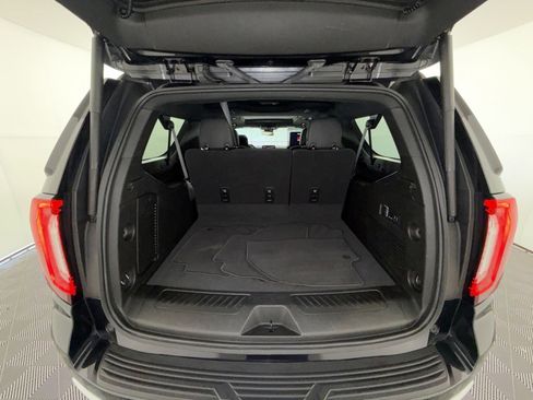 Used 2023 GMC Yukon XL SLT w/ SLT Premium Package AWD/4WD image 27