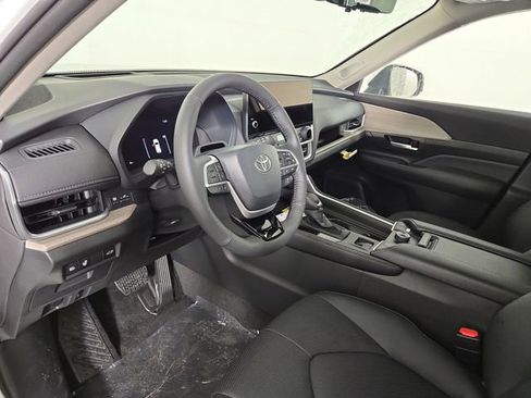 New 2026 Toyota Grand Highlander Platinum image 14